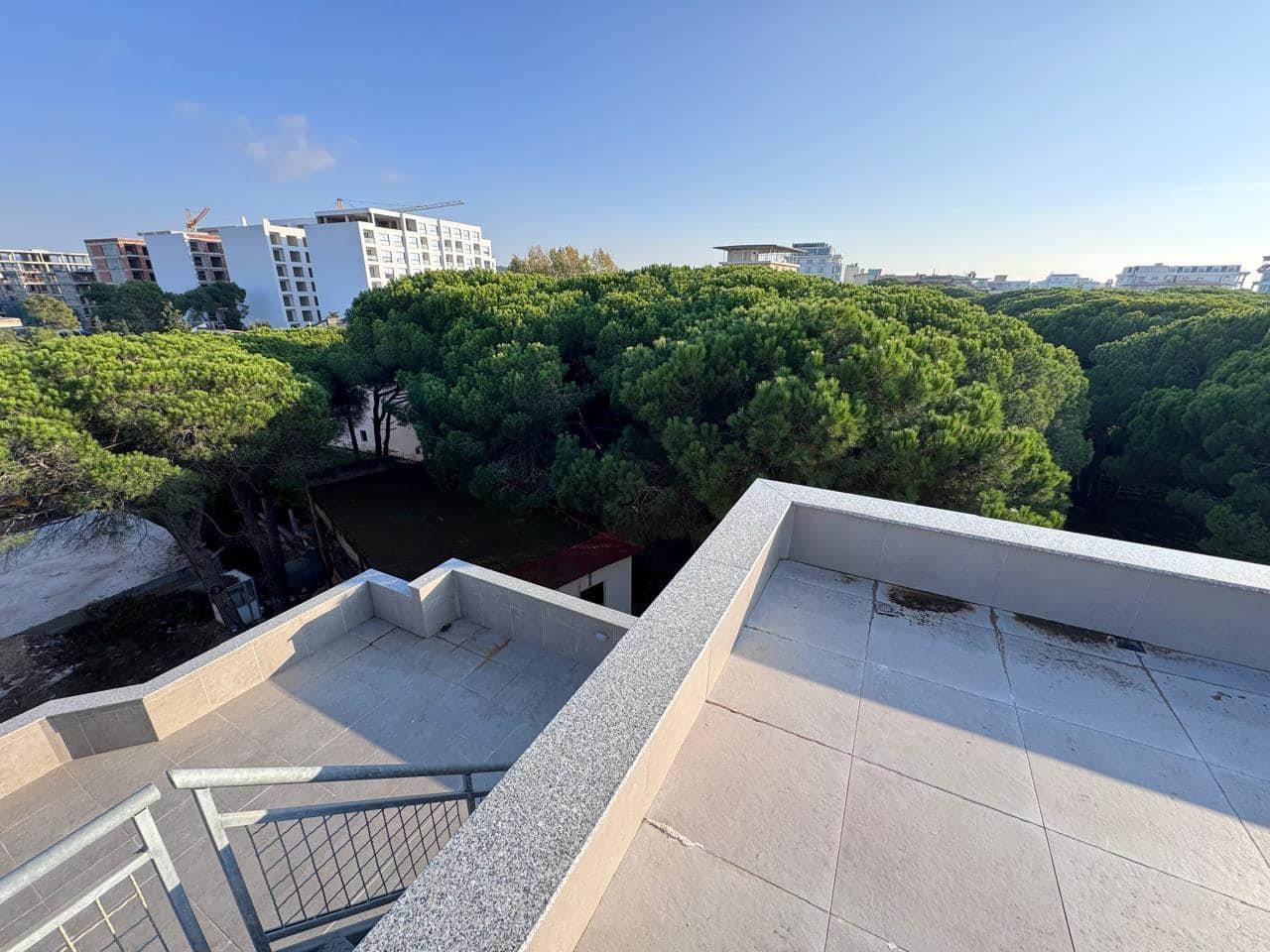 Shitet Super Apartament • 2+1+2 me verande