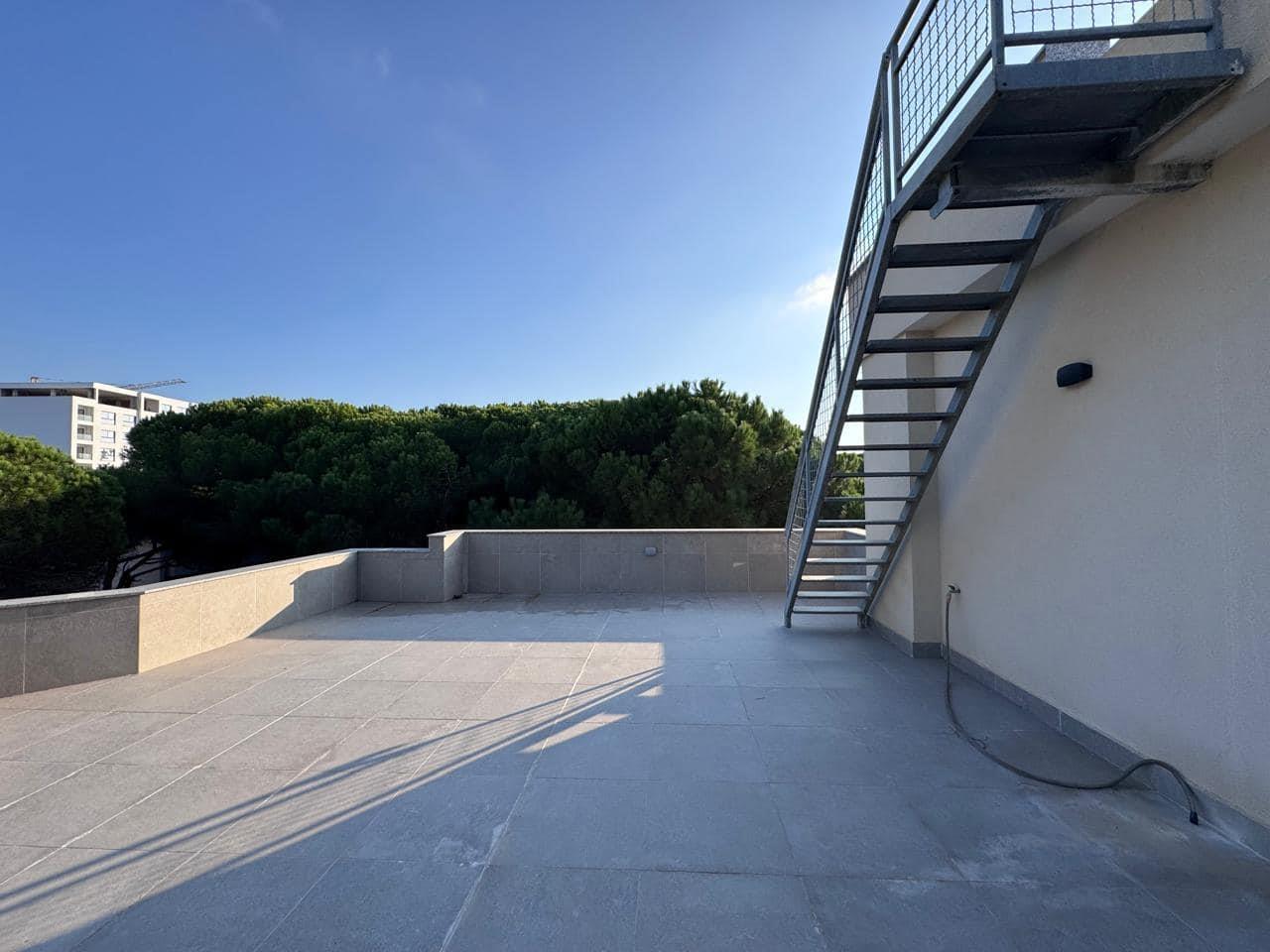 Shitet Super Apartament • 2+1+2 me verande