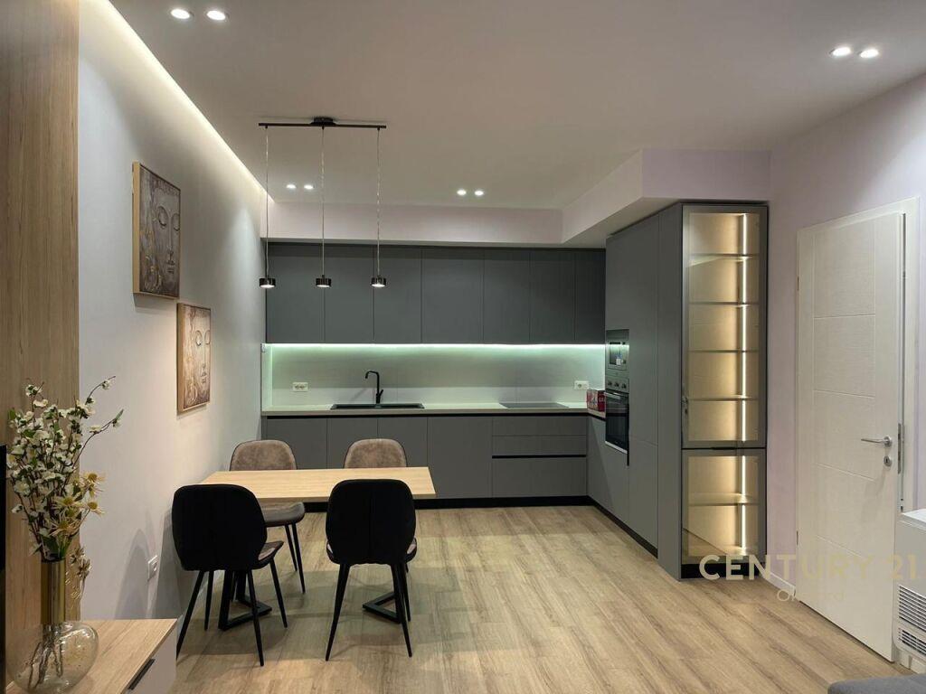 QIRA, APARTAMENT 2+1+PARKIM, TEK LIQENI I THATE!