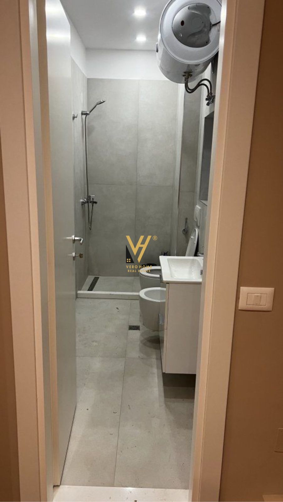 ZYRE 94 M2 ME QERA TE RRUGA E KAVAJES 900 EURO