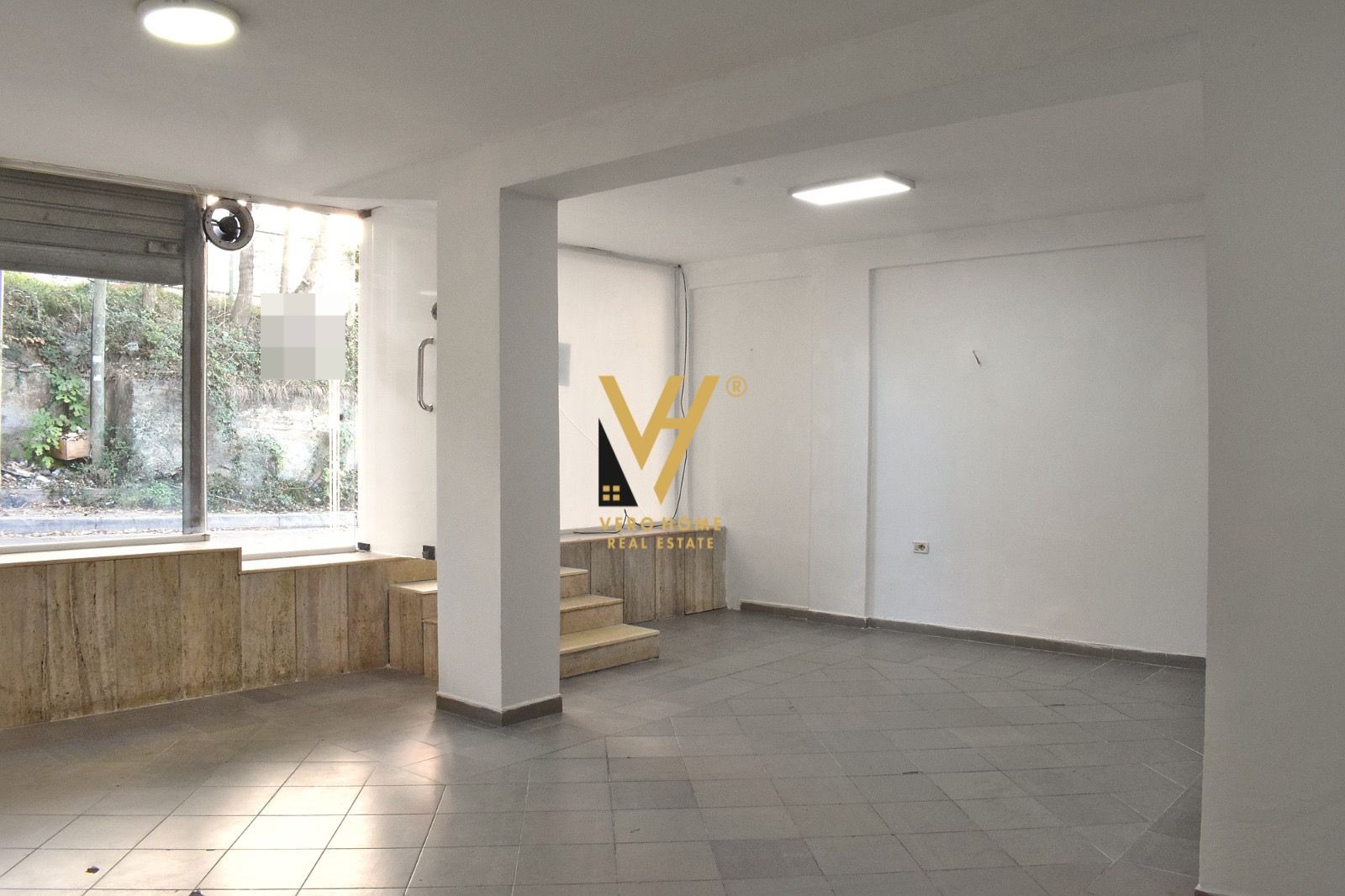 AMBIENT TE QYTETI STUDENTI 40.000 LEKE