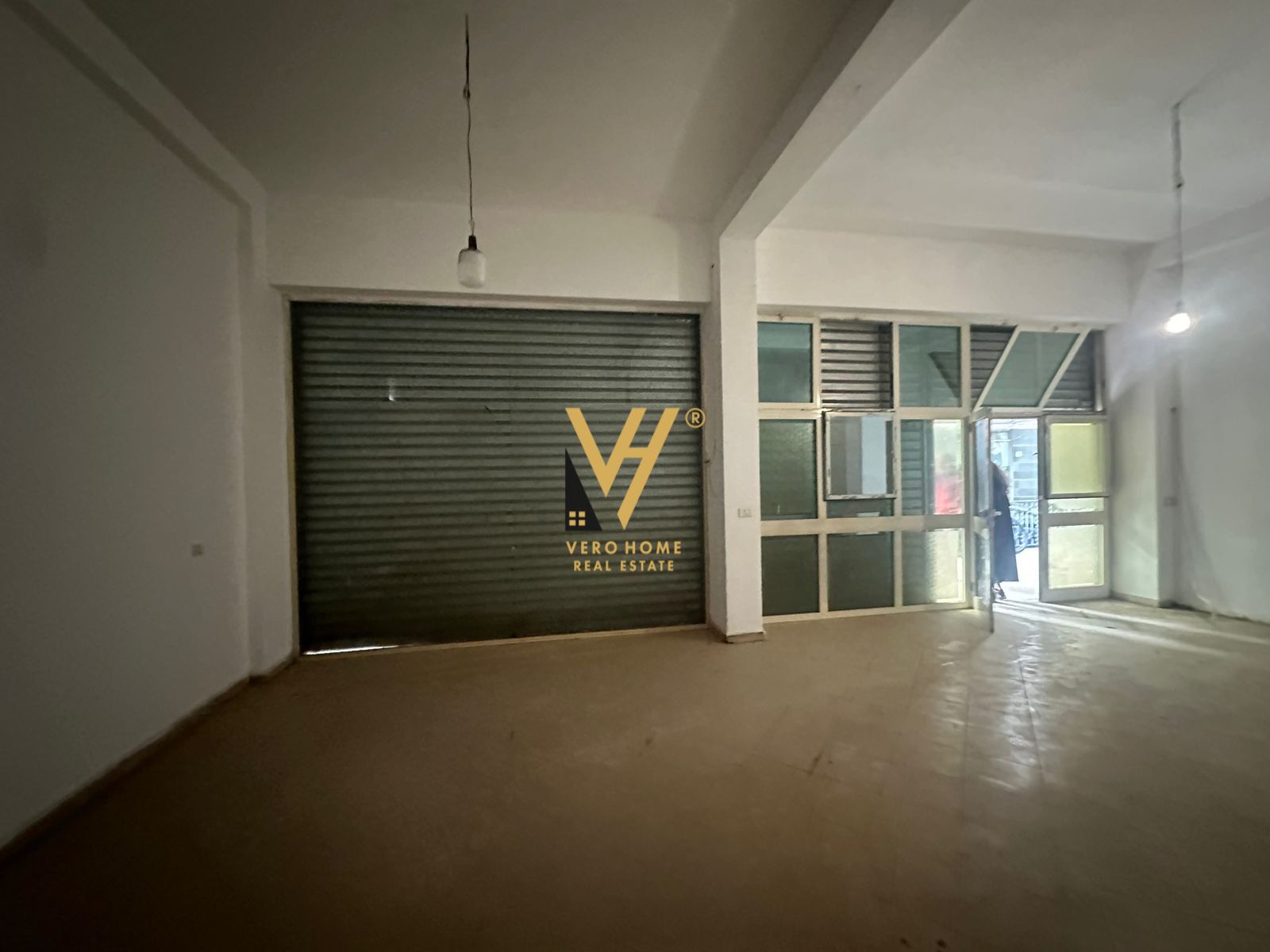 DY AMBIENTE TE MYSLYM SHYRI 900 EURO