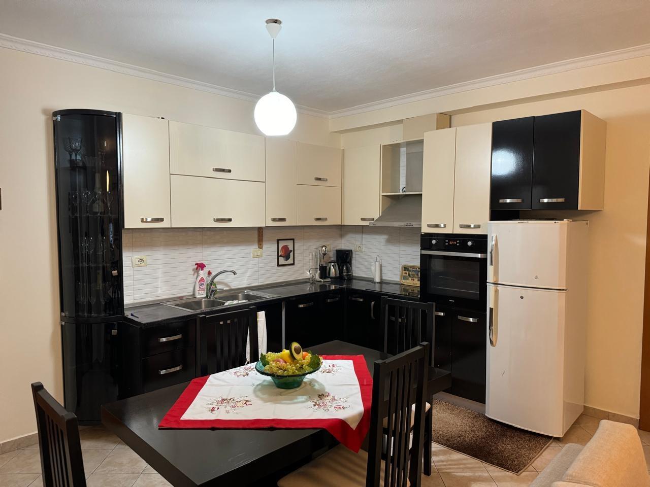 JEPET APARTAMENT 1+1 ME QIRA NE QENDER PALLATI KULTURES