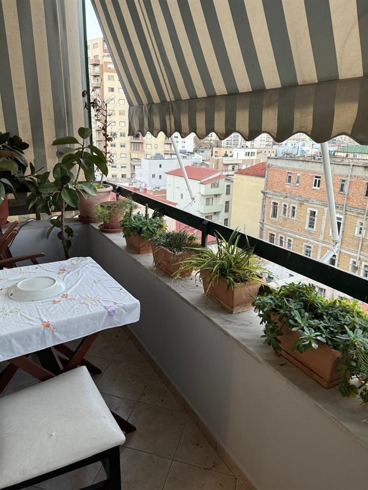 JEPET APARTAMENT 1+1 ME QIRA NE QENDER PALLATI KULTURES