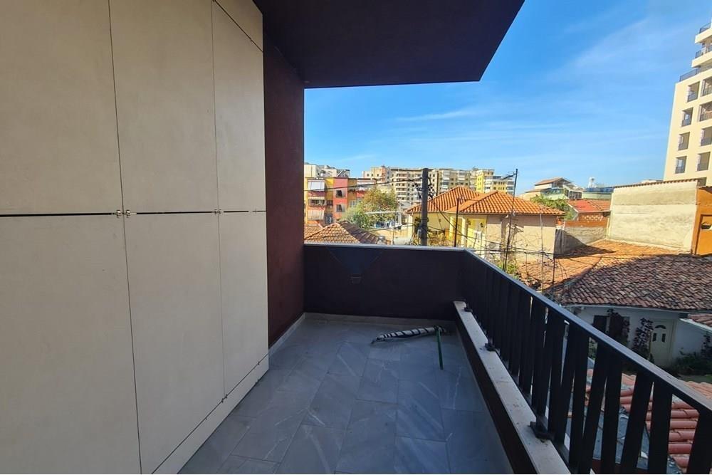 Apartament per qira , 1+1, per zyra