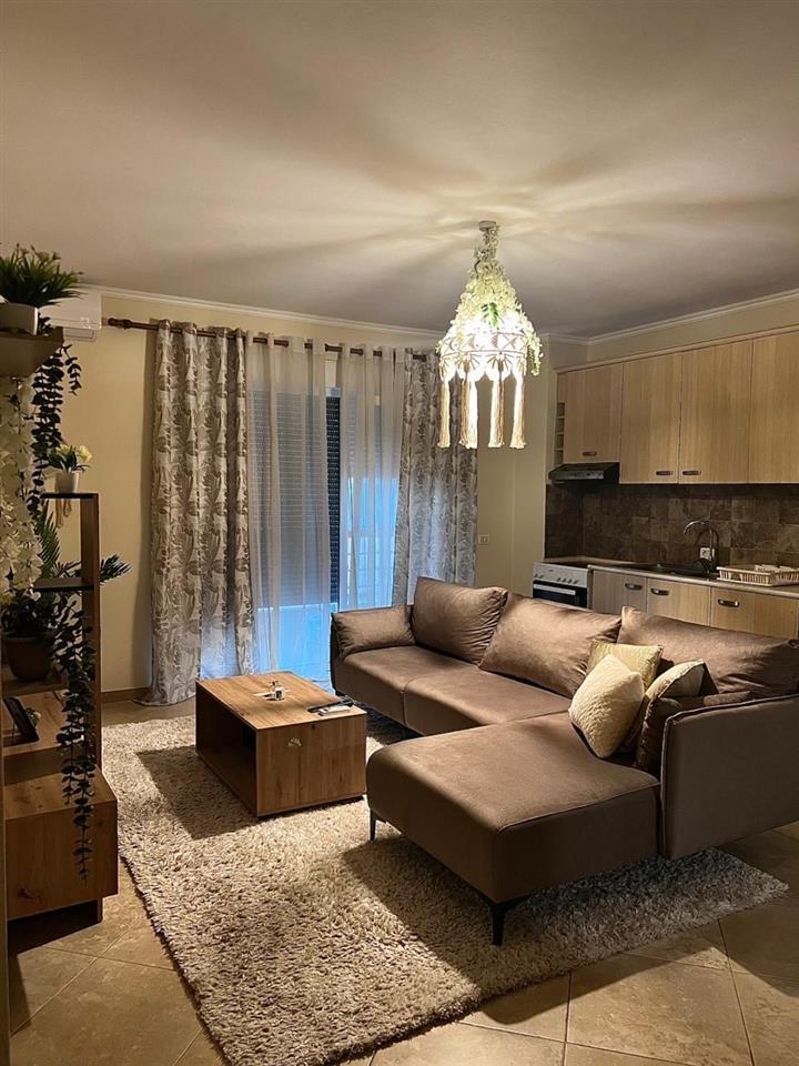 Jepet me qera apartament 2+1 per Airbnb ose banim ne Tirane