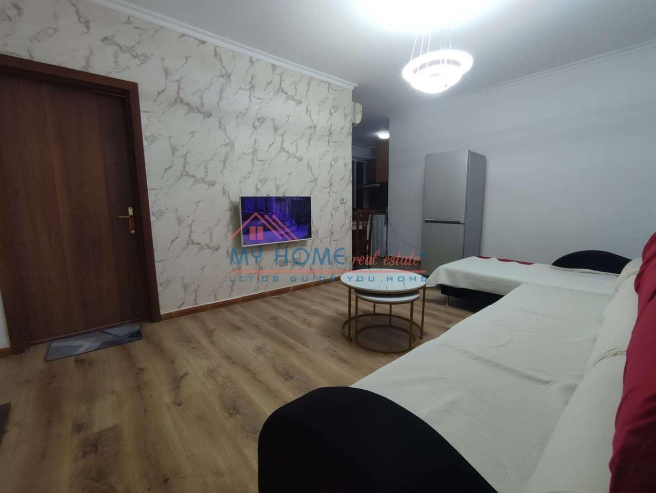 Apartament 1+1 me qera tek Komuna e Parisit ne Tirane
