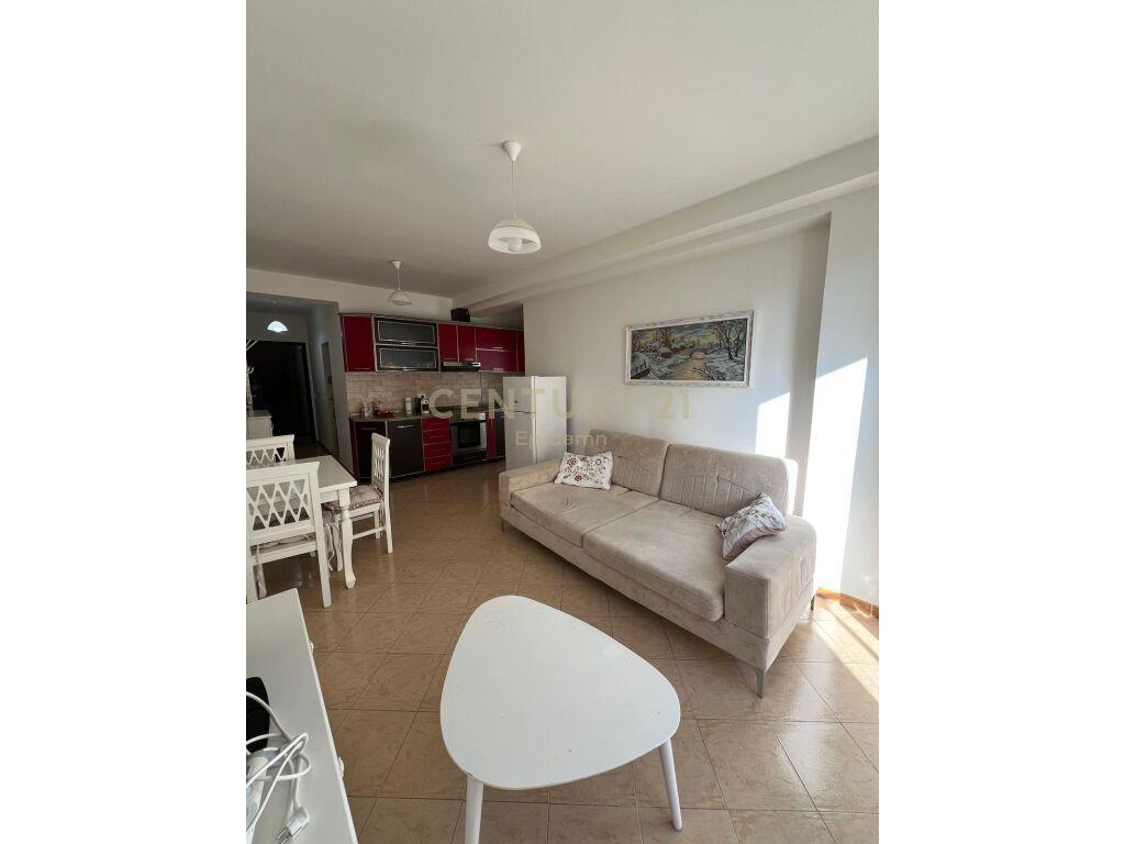 JEPET ME QIRA APARTAMENT 1+1 NE QENDER DURRES, 350€ | 60 m²