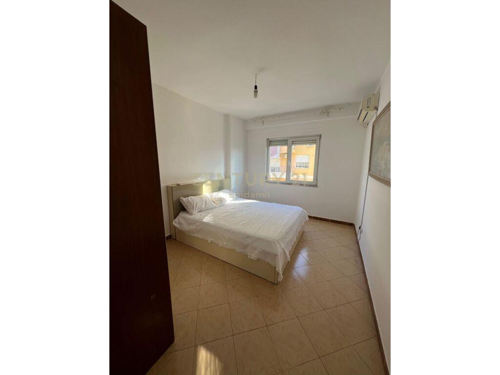 JEPET ME QIRA APARTAMENT 1+1 NE QENDER DURRES, 350€ | 60 m²