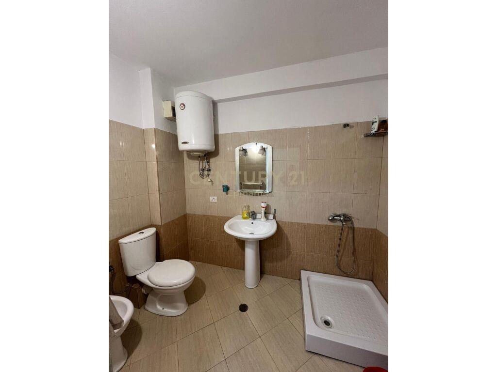 JEPET ME QIRA APARTAMENT 1+1 NE QENDER DURRES, 350€ | 60 m²