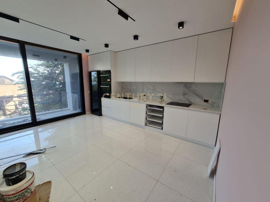 SHITET SUPER APARTAMENT 2+1+2 TE VILA E ZOGUT!