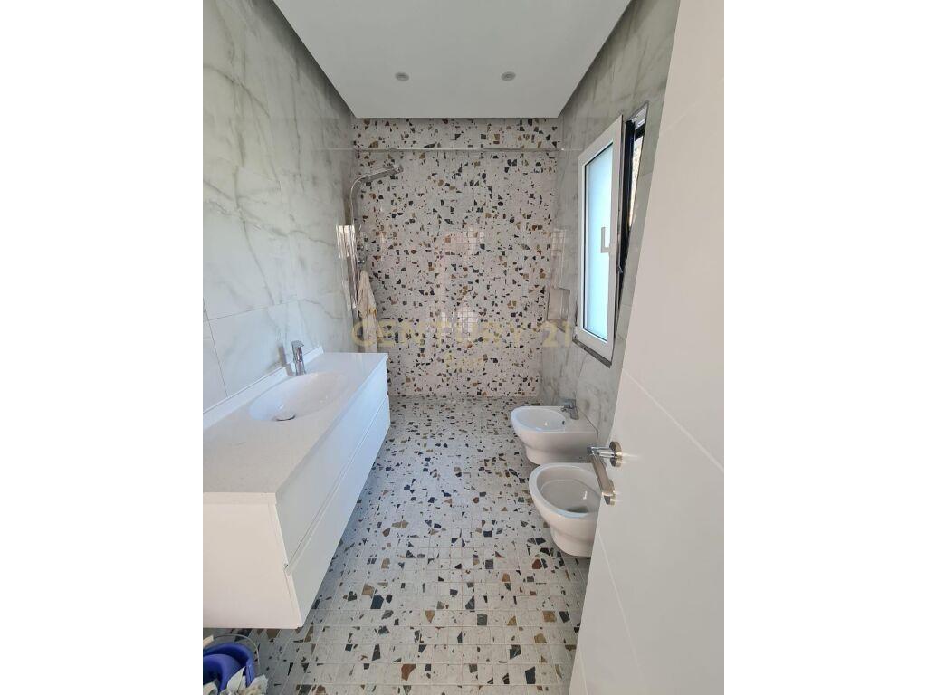 SHITET SUPER APARTAMENT 2+1+2 TE VILA E ZOGUT!