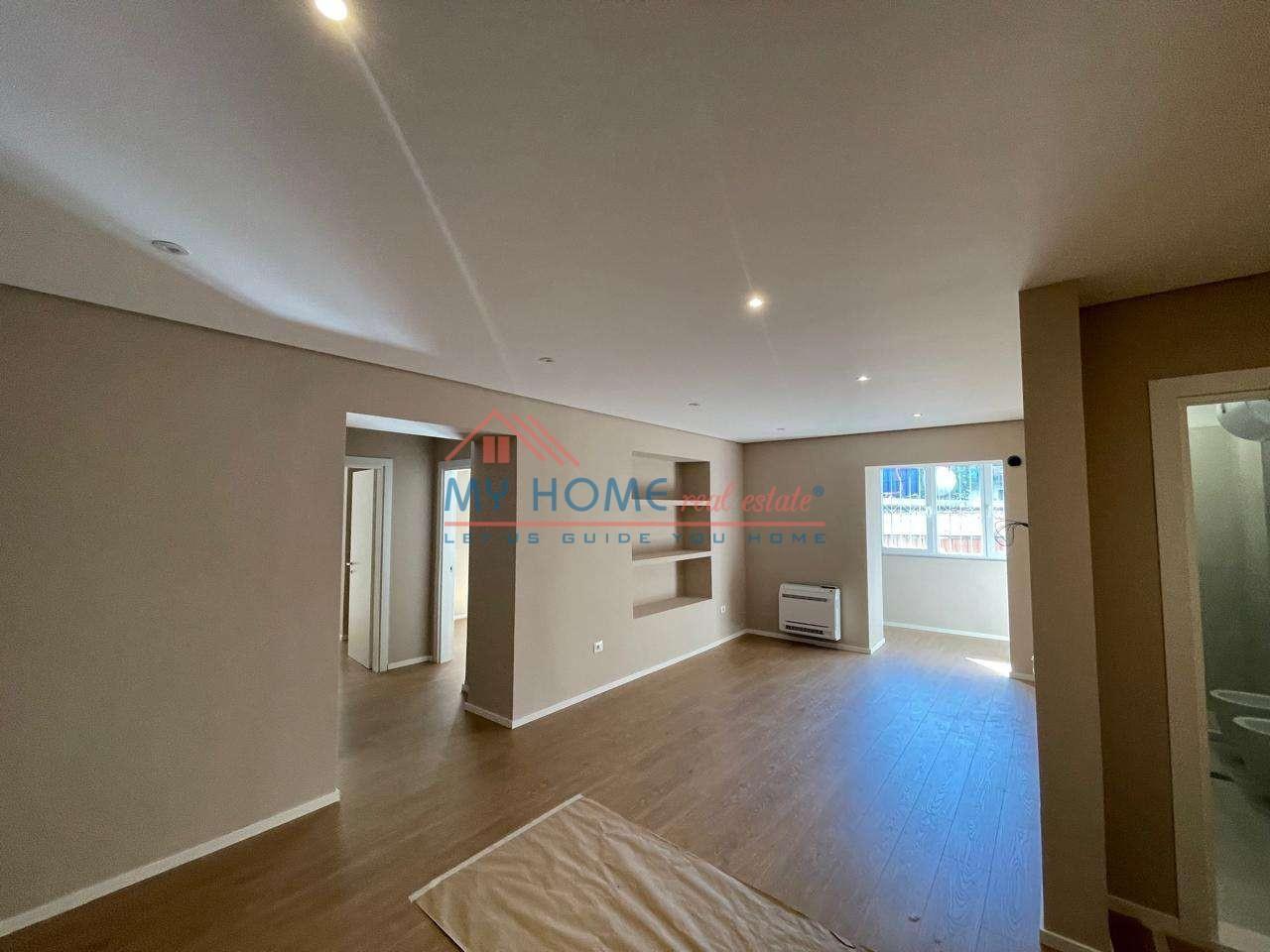 Zyre me Qira ne Qender Tirane