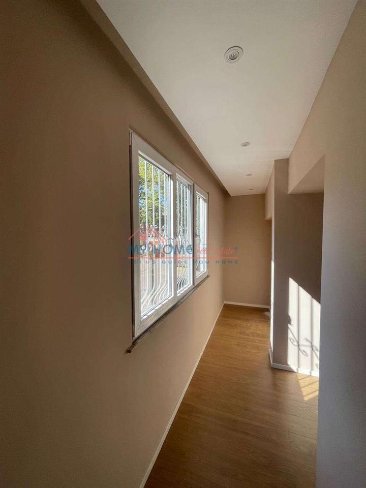 Zyre me Qira ne Qender Tirane