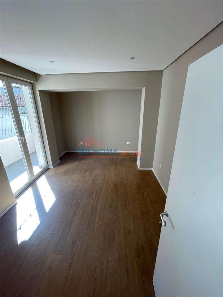 Zyre me Qira ne Qender Tirane