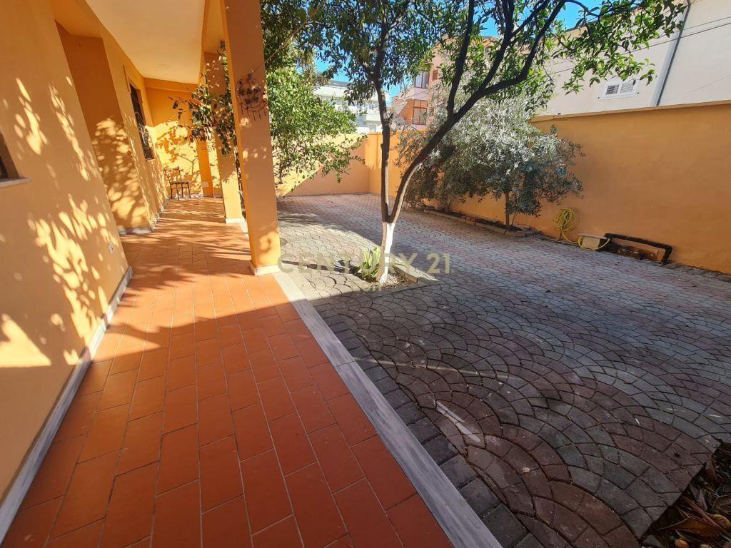 JEPET ME QIRA APARTAMENT 2+1 ME OBORR NE DURRES!