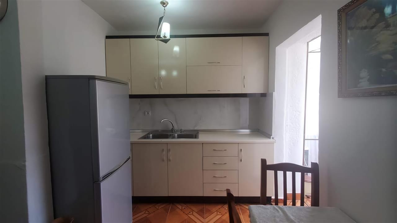 Leshohet me qera 1+1