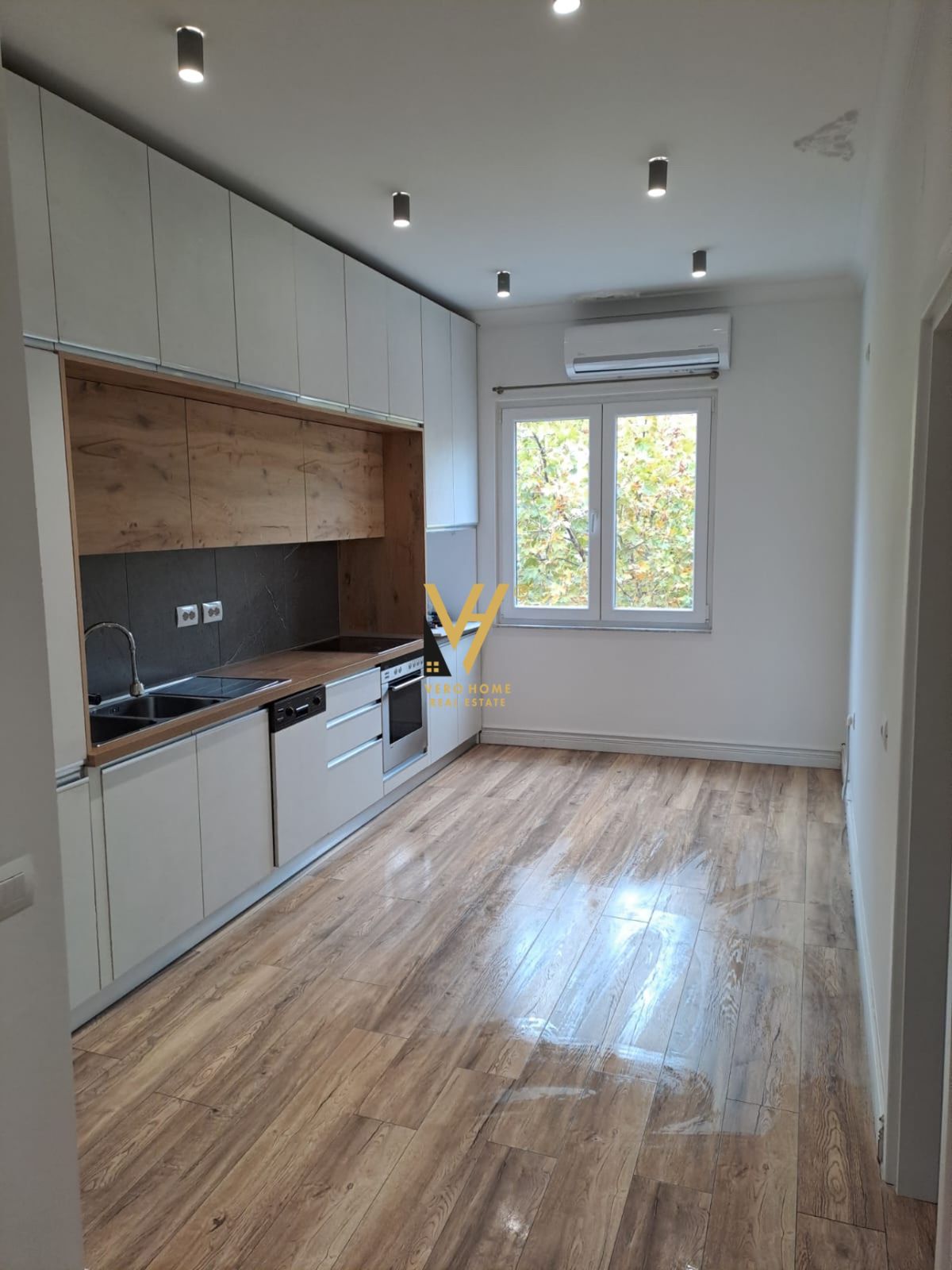 ZYRE 80 M2 ME QERA TE RRUGA E KAVAJES 700 EURO