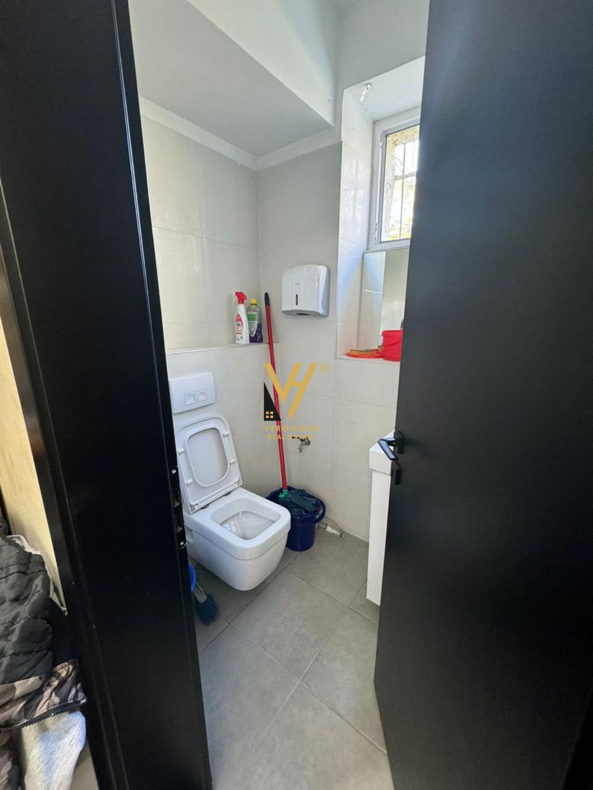 DYQAN TE BLV ZOGU I PARE 2.000 EURO