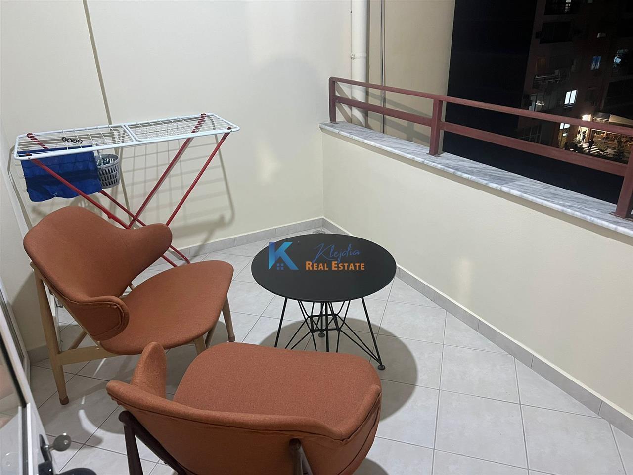 1+1 ne Astir, te bar Artisti