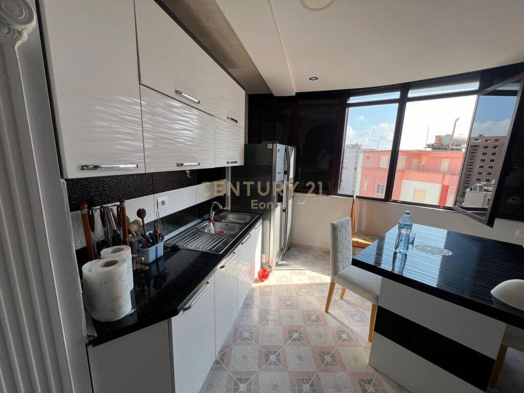 SHITET APARTAMENT 2+1+2 I MOBILUAR NE DURRES!