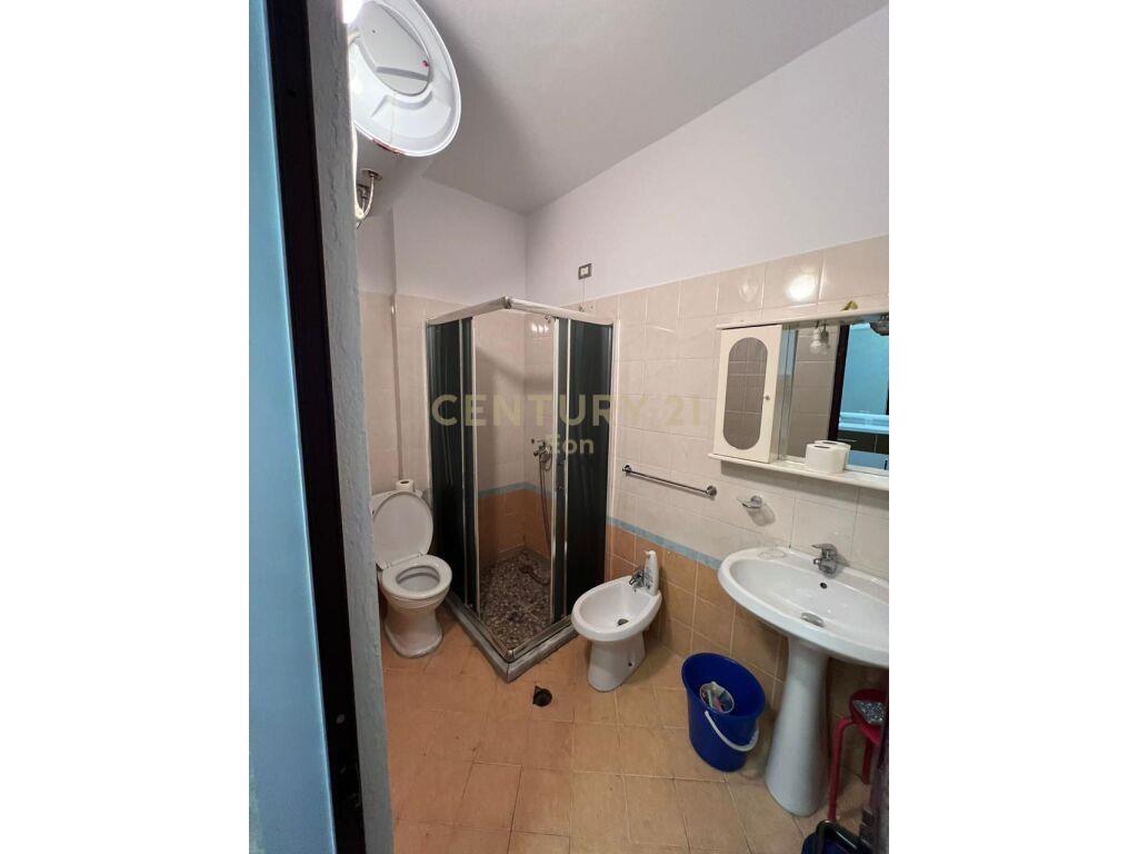SHITET APARTAMENT 2+1+2 I MOBILUAR NE DURRES!