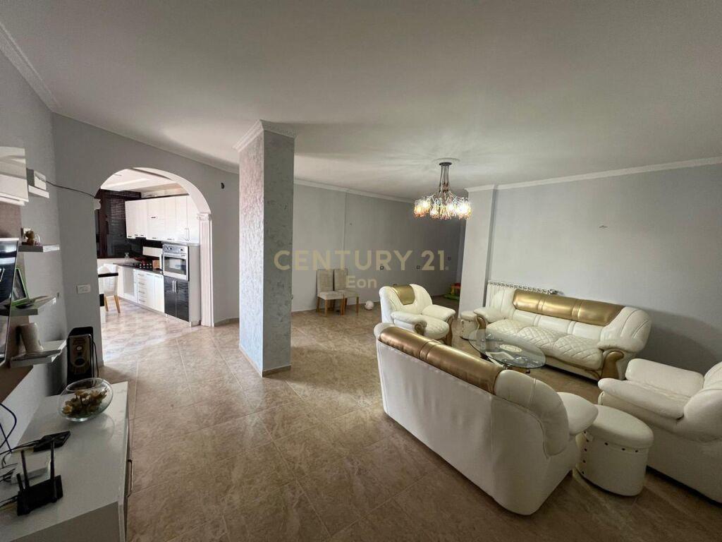 SHITET APARTAMENT 2+1+2 I MOBILUAR NE DURRES!