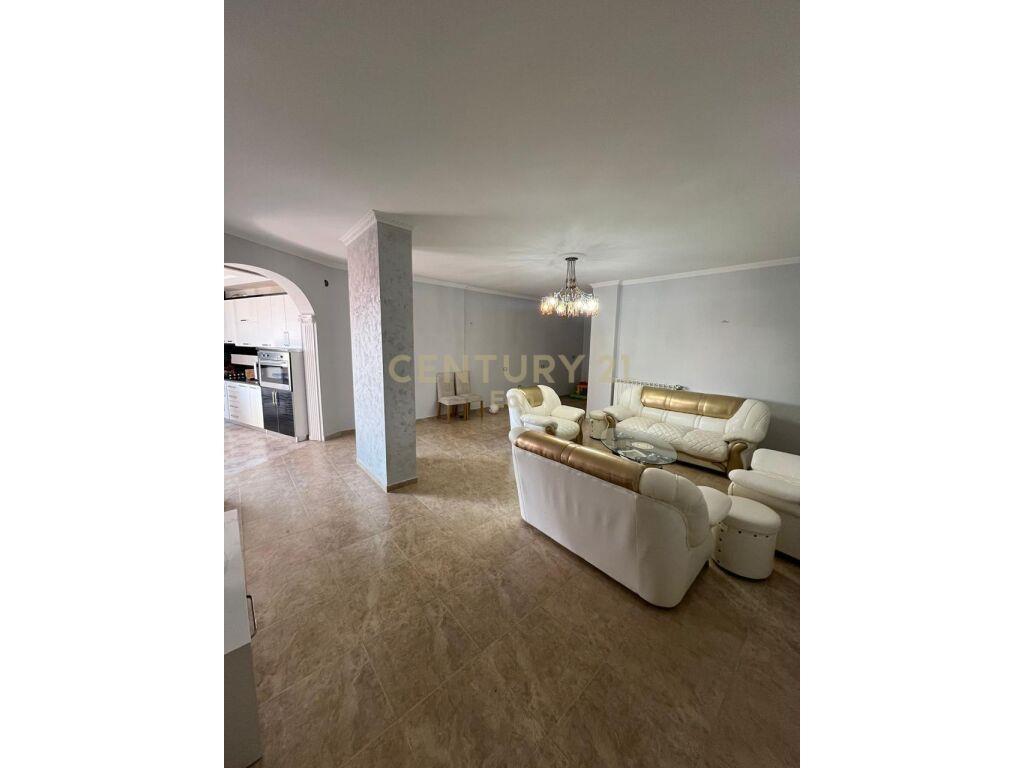 SHITET APARTAMENT 2+1+2 I MOBILUAR NE DURRES!