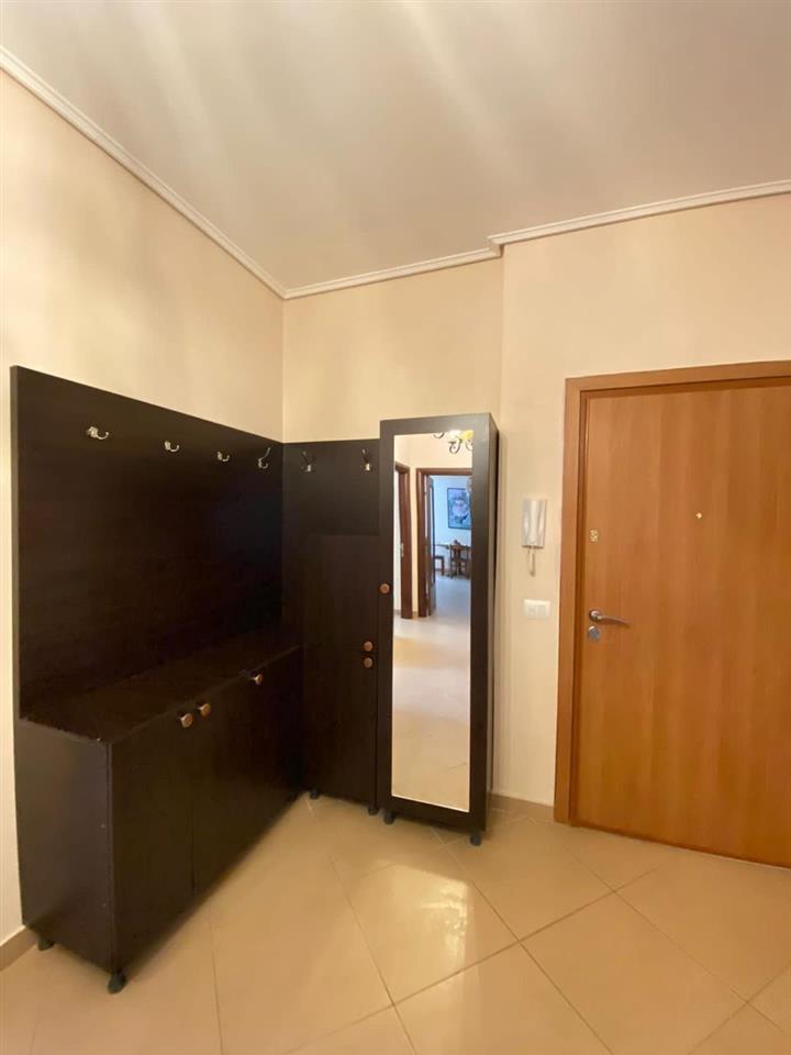 2+1 QERA DITORE, Vlore, lungo mare