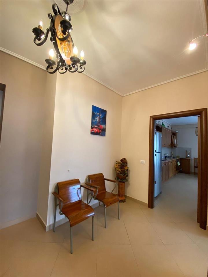 2+1 QERA DITORE, Vlore, lungo mare