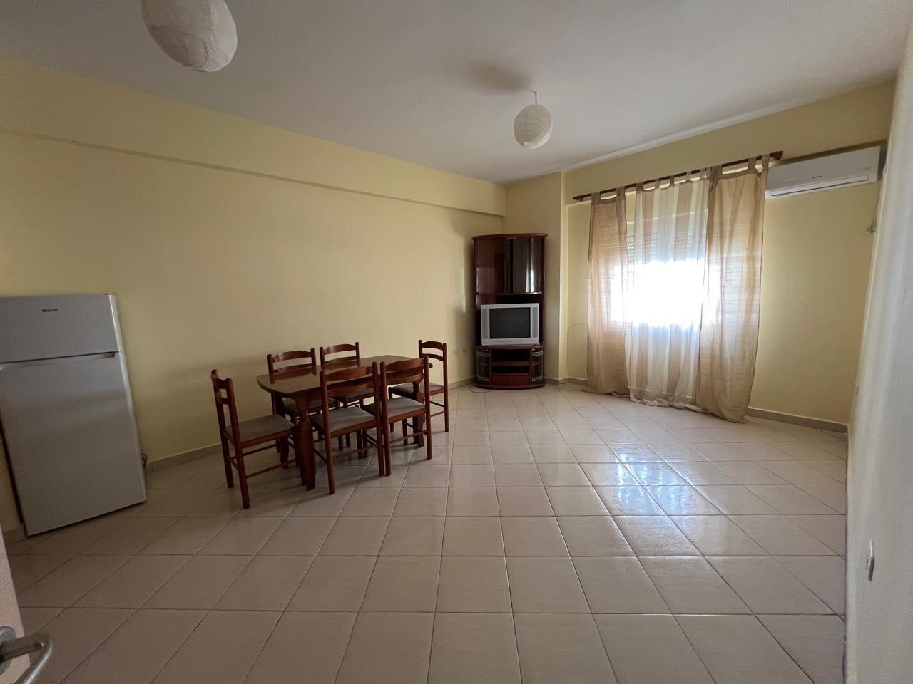 Shitet apartamenti +garazhd