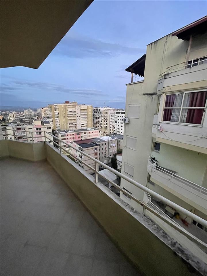Apartment 2+1 Fier qender pallat i ri