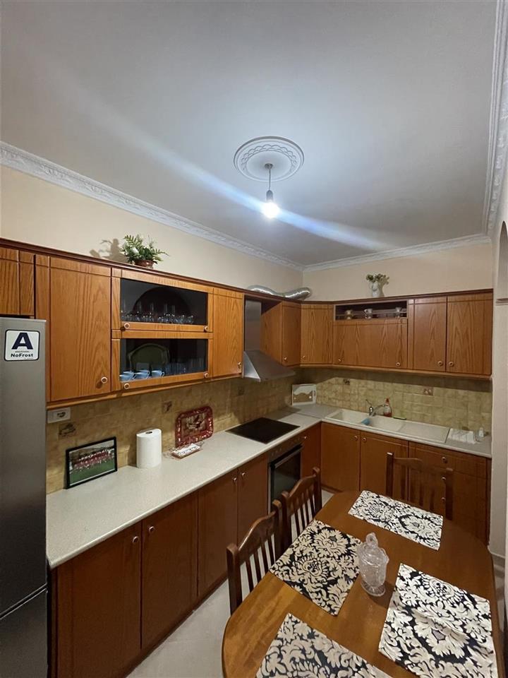 Apartment 2+1 Fier qender pallat i ri