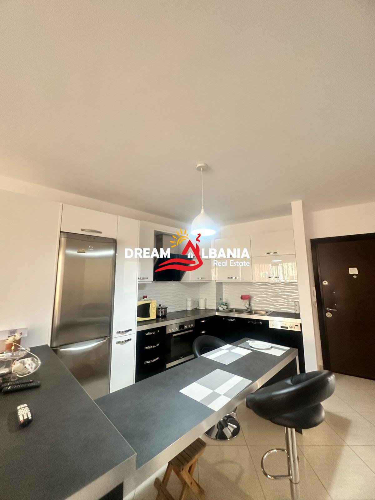 Apartament 2+1 me qera ne zonen e Liqenit te Thate