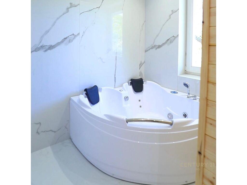 Vile Luksoze per Qira ne Petrele