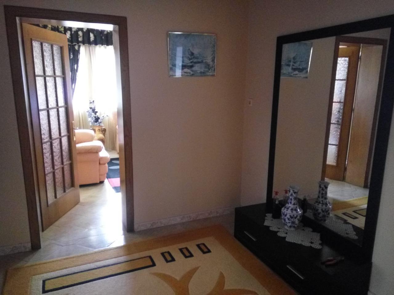 Shitet vilë 3 katëshe tek lagja 16 prilli