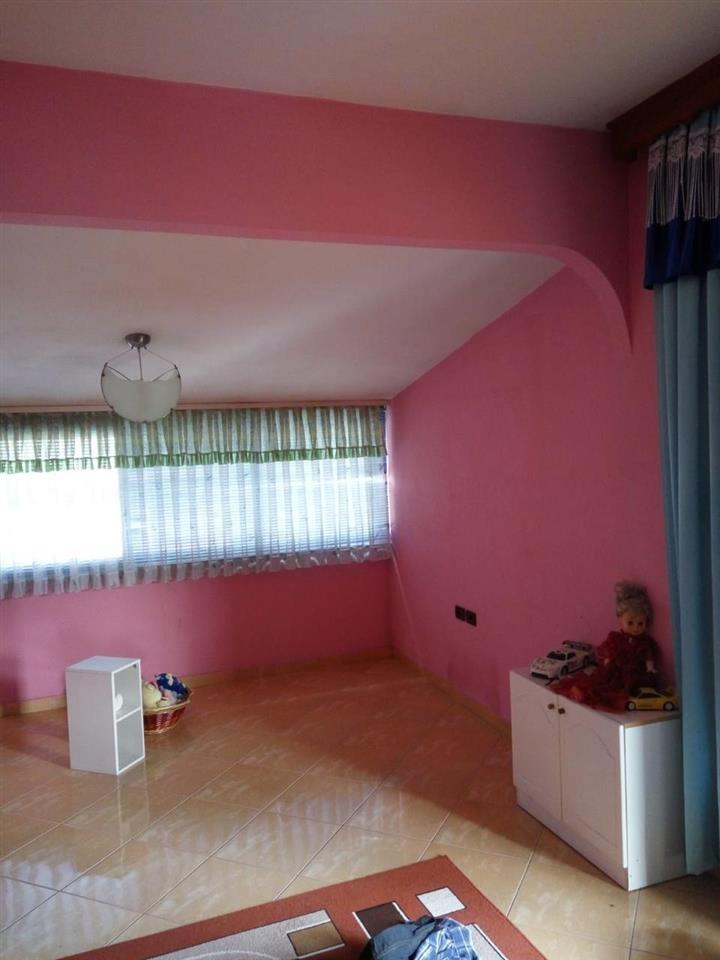 Shitet vilë 3 katëshe tek lagja 16 prilli