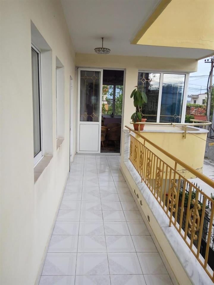 Shitet vilë 3 katëshe tek lagja 16 prilli