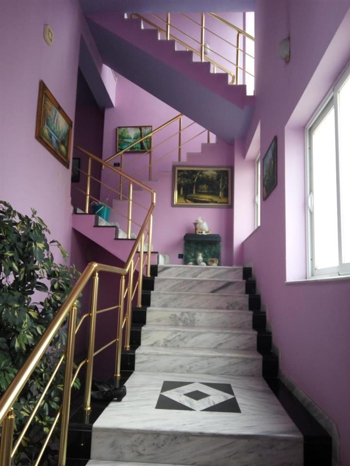 Shitet vilë 3 katëshe tek lagja 16 prilli