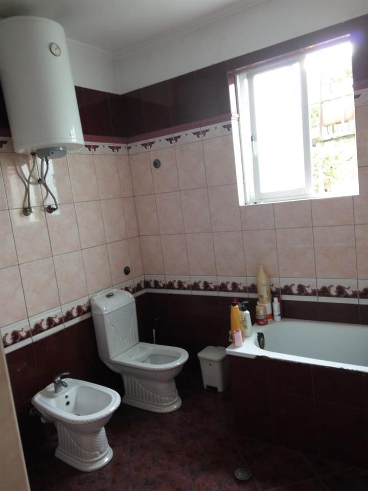 Shitet vilë 3 katëshe tek lagja 16 prilli