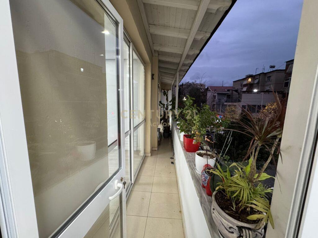 JEPET ME QIRA NJËSI PËR KLINIKË DENTARE, SHKOLLA E BALETIT!