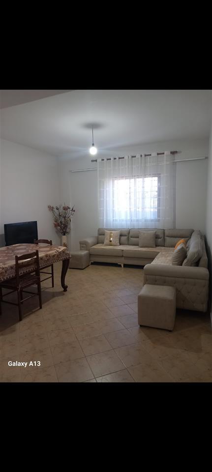 Shtepi me oborr per qera ,te Pyjorja 3 dhoma gjumi