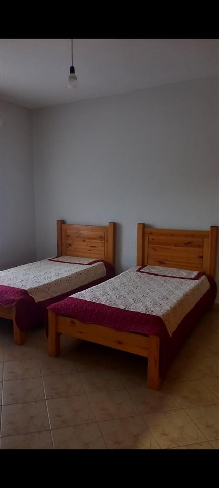 Shtepi me oborr per qera ,te Pyjorja 3 dhoma gjumi