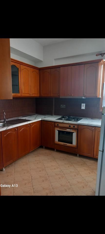 Shtepi me oborr per qera ,te Pyjorja 3 dhoma gjumi