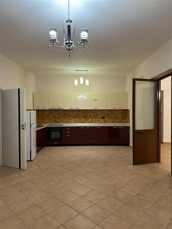 QERA 1+1+1+SALLON + 2 BALLKONE 3,5 km NGA QENTRA TIRANE