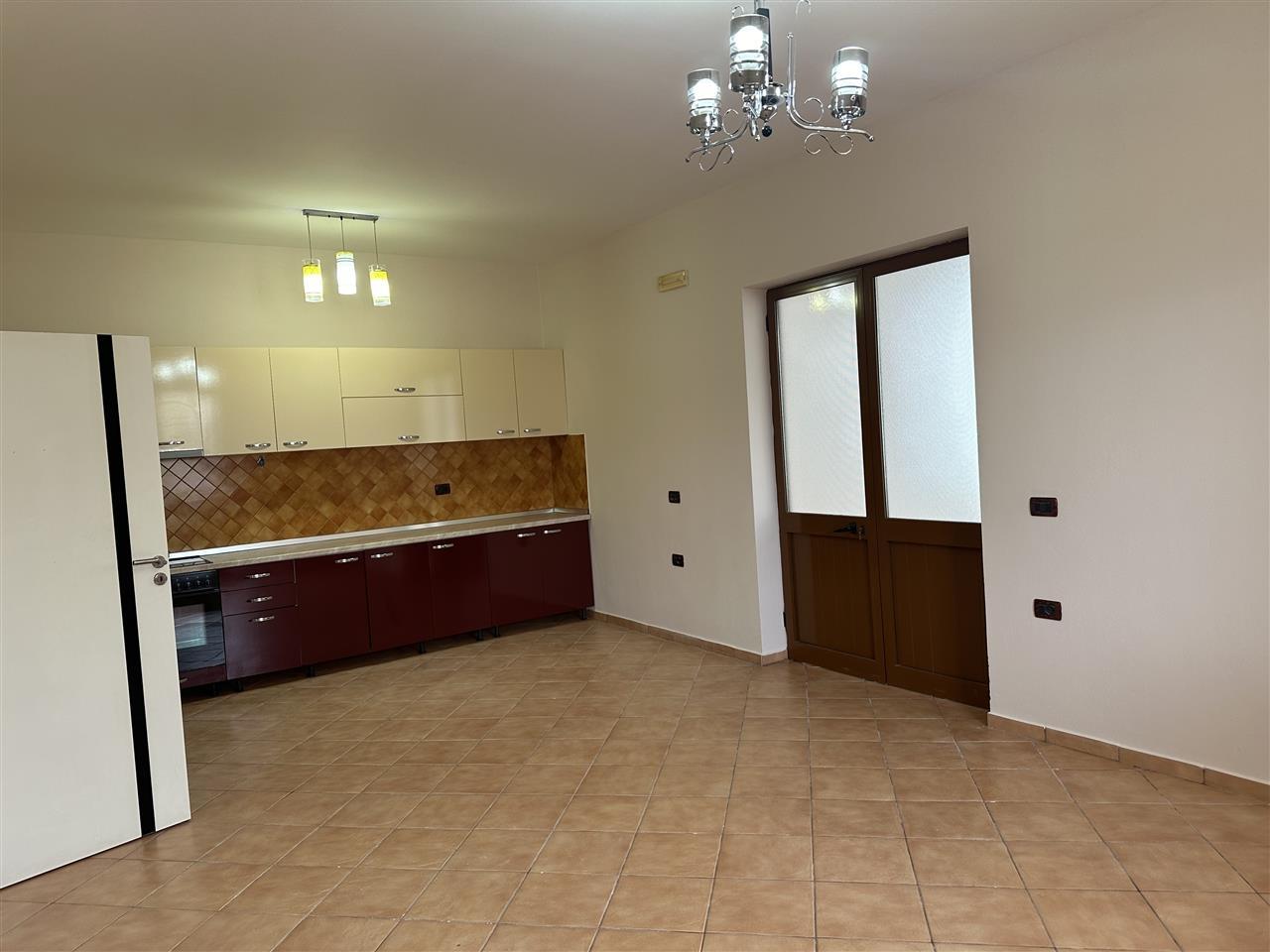 TIRANE SHTEPI ME QERA 3+1 RRUGA BALLA