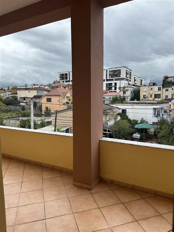 TIRANE SHTEPI ME QERA 3+1 RRUGA BALLA