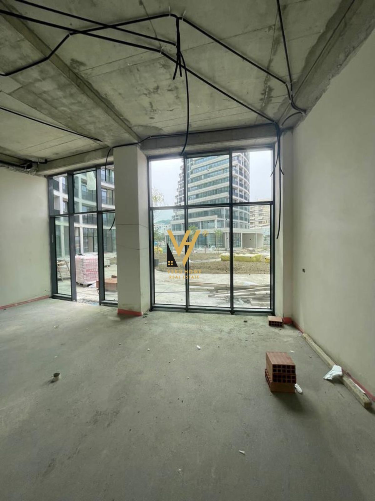 AMBIENT 182 M2 ME QERA TE LAKE VIEW 4.000 EURO