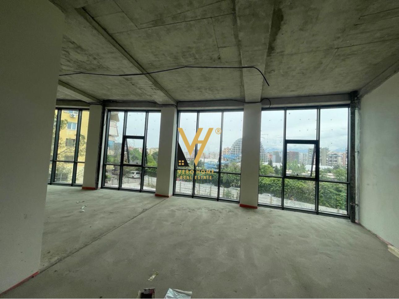 AMBIENT 182 M2 ME QERA TE LAKE VIEW 4.000 EURO