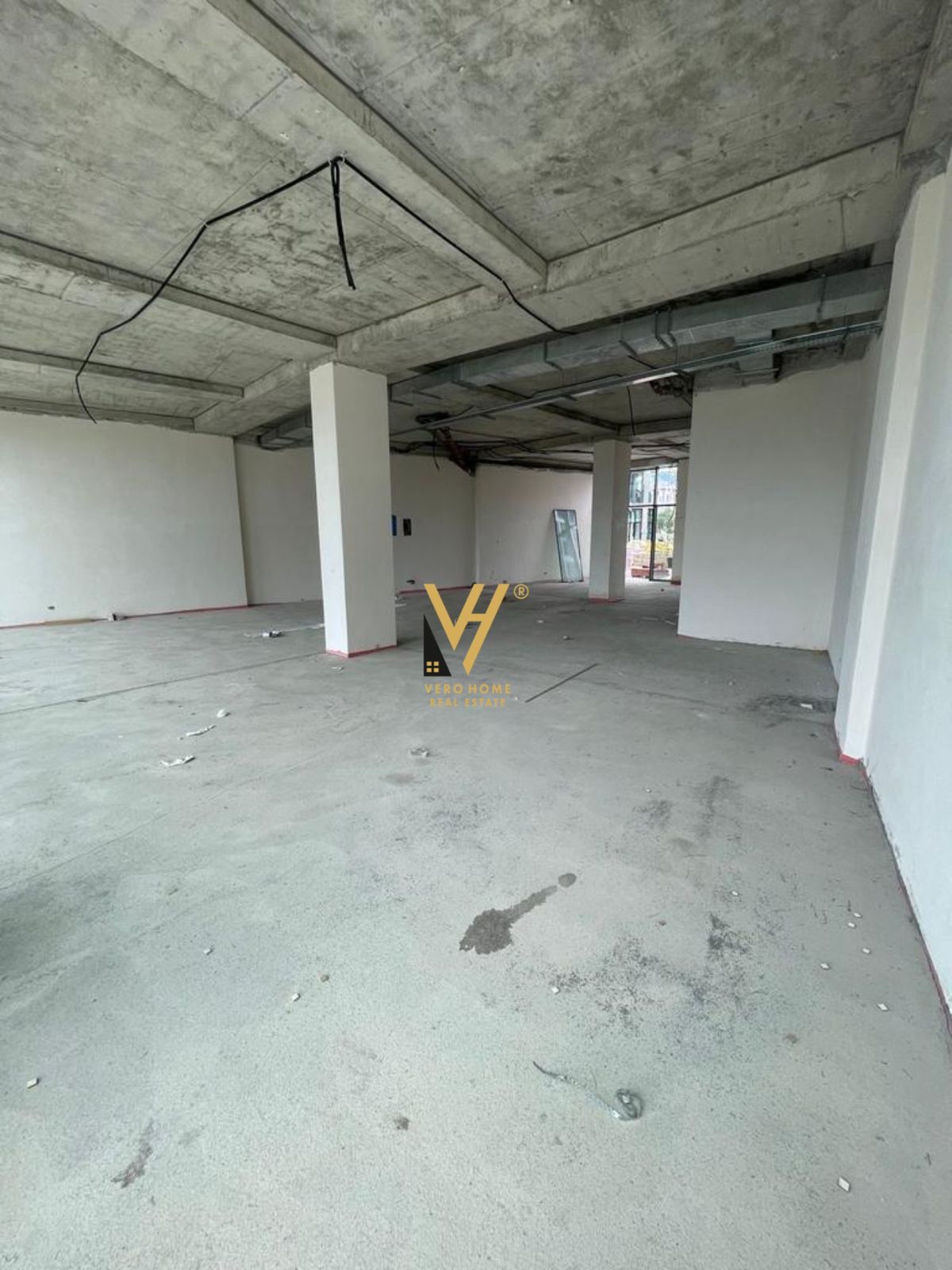 AMBIENT 182 M2 ME QERA TE LAKE VIEW 4.000 EURO